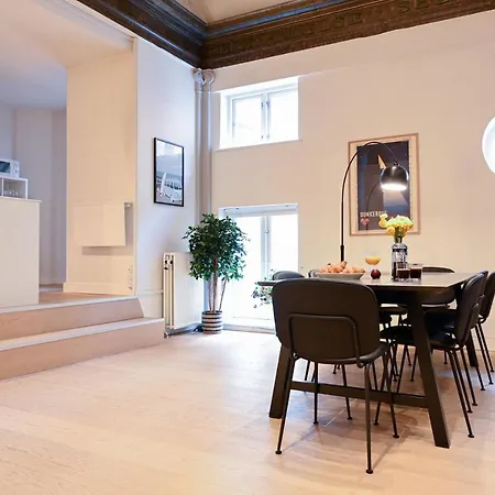 Spacious 2-bedroom In The Trendy Area Of Vesterbro Appartamento